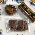 アサコ イワヤナギ プリュス - 手前から時計回りに、サブレフランボワーズ、エンガディーナ、フロランタン。