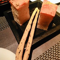 オステリア ブッビーノ - フォカッチャ、グリッシーニ