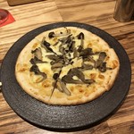 ぶどうの花 - 3種のきのこピザ