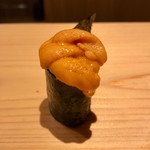 鮨 しゅん輔 阿佐ヶ谷 - 甘みが強くクリーミーなばふんウニ