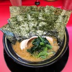 豚骨醤油ラーメン 王道家 - ラーメン700円麺硬め。海苔増し100円。