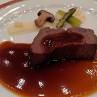 帝国ホテル 大阪 - じっくり焼いた牛フィレ肉のローストと温野菜　赤ワインソース