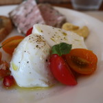 オステリア エ ボッテガ エッセ - カプレーゼ