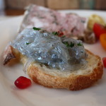 オステリア エ ボッテガ エッセ - 生しらすのブルスケッタ