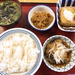 福山新涯食堂 - 好きなおかずを取って