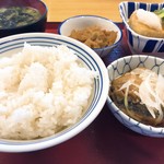 福山新涯食堂 - 好きなおかずを取って