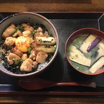 遊酒食堂 宇都宮 - 焼鳥丼(800円)