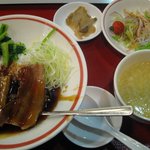 東京中華食堂 - とろとろ角煮ごはん