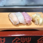 泉寿し - アワビ、ヒラメ、カマトロ