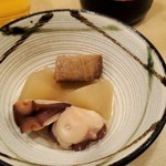 笑助 - たこ、大根、揚げ物の煮物