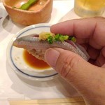すしざんまい - 寿司は手で食す・アジ