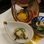 割烹川芳  - 小鉢～蛸の煮付け、栗、浅利と菜っぱなどのお浸しなど