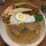 フィッシュ 新宿店 - 白身魚のカレー＆キーマ、ちょこっとパクチー