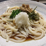 うどん×酒場 第六感 - シンプルなトッピングながら、美味しいうどんです