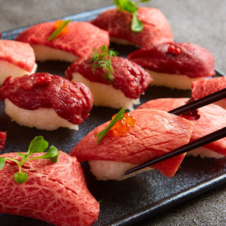 上州牛の炙り肉寿司、うにく、牛タンしゃぶ×２など料理の数々！