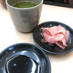 元禄寿司 - お茶とガリ