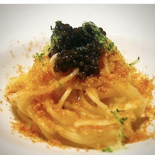 開放感に包まれる、カジュアルとモダンが融合した美食空間