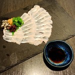 酒菜 竹のした -  新鮮な地穴子の薄造りはほんのりした甘味と食感が魅力のお造りです！！(o^^o)