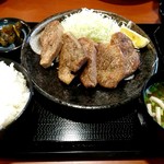 とんかつとカツカレーの店 キセキ食堂 岩槻店 - カットステーキ定食　1290円