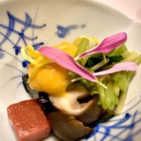 よし梅 人形町本店 - 先付は雲丹と酒盗を合わせたソースをかけて