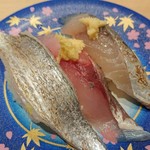 廻鮮魚廣水産 - 青身三種 380円(左から)太刀魚、真鯵、サワラ