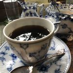 Cafe' de la Maison - この日のコーヒーはスリランカ。砂糖に入ってるスプーンお洒落すぎませんか？てか、可愛い、、、！