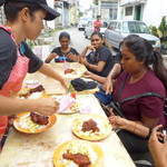 Nasi Ganja Kedai Kopi Yong Suan - インド系女性たち。