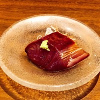 くずし鉄板 あばぐら 神田店 - 長崎県産天然ブリのひとくち刺し身