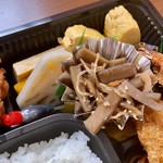 味福 - 幕の内弁当(\700)　副菜各種