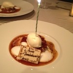 エメ・ヴィベール - ゴールデンパインのココットロティ バニラのソースと牛乳のアイスクリーム