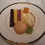 レペトワ - （'12/02 訪問）チョコレートケーキ、マンゴーとベリーのケーキ、モンブラン、マカロン、ゼリー