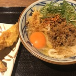 丸亀製麺 - 肉肉釜玉の並とかしわ天で800円