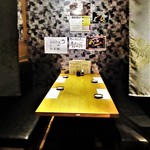 Sa-Mon To Ebi To Nihonshu Ba- Taishuusakaba Teppen - わたし達が案内された 4人用のテーブル席。　　　　　2019.10.14
