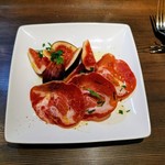 創作イタリアン Gemelli - イチジクとコッパ(生ハム)の盛り合わせ