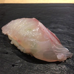 晶 - 1貫目　アオダイの昆布〆