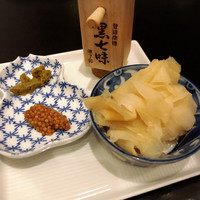 やきとり 嶋家 - とり刺し盛り合わせの薬味たち