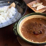 餃子酒場 餃、 - 牛スジカレーとライスと水餃子
