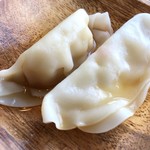 餃子酒場 餃、 - セットの水餃子２つ