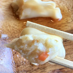 餃子酒場 餃、 - 中の餡は真っ白な