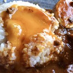 餃子酒場 餃、 - 無料の生卵を上トッピング