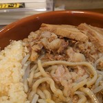 ラーメン パワースポット - 味脂、肉が混じり、旨さ倍増