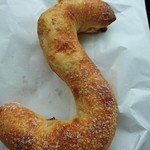 バックシュトゥーベ ツオップ - ドライトマトとチーズのパン