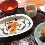 心根 - 食事　塩鮭燻製　卵黄　本枯れ節　香の物