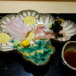 にい留 - 10日程塩をあてながら寝かせた天草のクエ、1週間寝かせたぶりは辛味大根