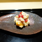 にい留 - 柿の白和え、クルミ、ザクロ、3年熟成の味醂を使用