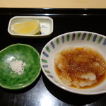 にい留 - てんっぷら薬味がスタンバイ