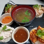 Jub Jub Khao man kai - とりあえずパクチーは全部に載る。