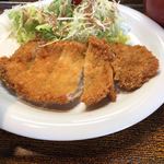 吉ひろ - とんかつ定食のとんかつ&サラダ