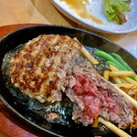 炭火焼きステーキ 肉押し - ハンバーグ。