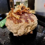 炭火焼きステーキ 肉押し - ハンバーグ。